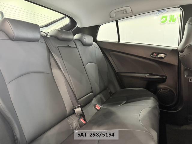 Toyota PRIUS 2022-04 8549478-15
