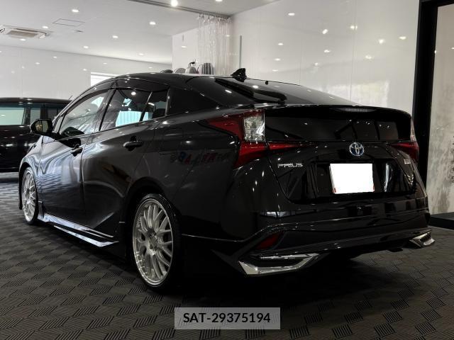 Toyota PRIUS 2022-04 8549478-16