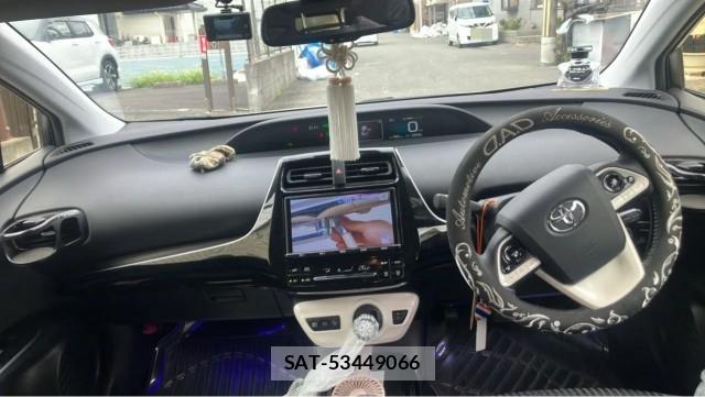 Toyota PRIUS 2018-03 8550256-2