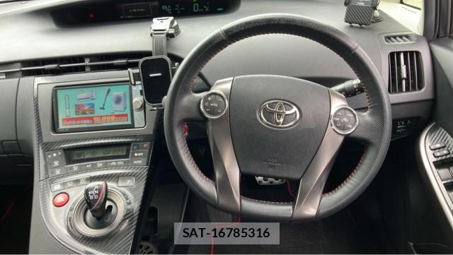 Toyota PRIUS 2012-03 8550268-16