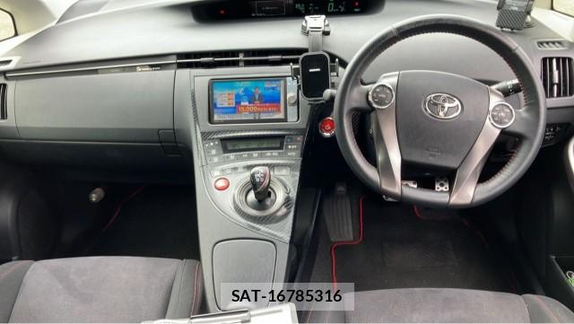 Toyota PRIUS 2012-03 8550268-2