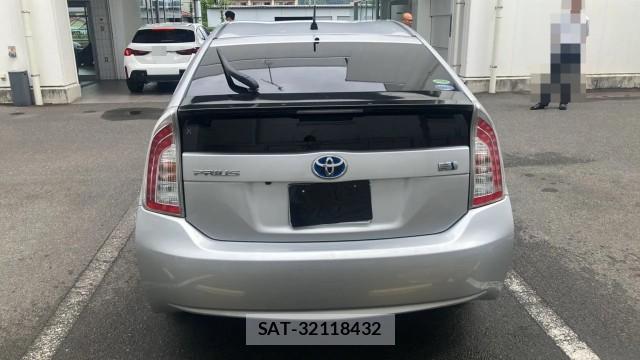 Toyota PRIUS 2013-11 8550306-1