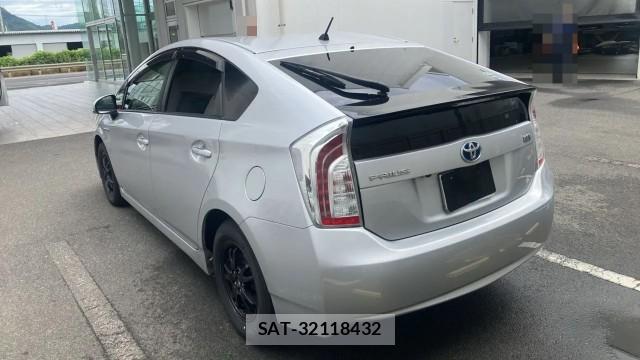 Toyota PRIUS 2013-11 8550306-13