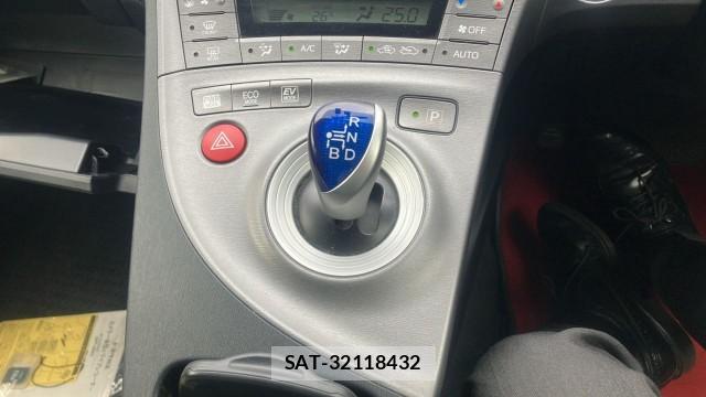 Toyota PRIUS 2013-11 8550306-14