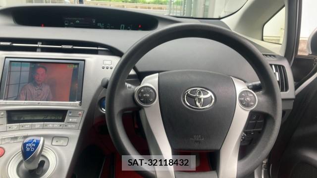 Toyota PRIUS 2013-11 8550306-16