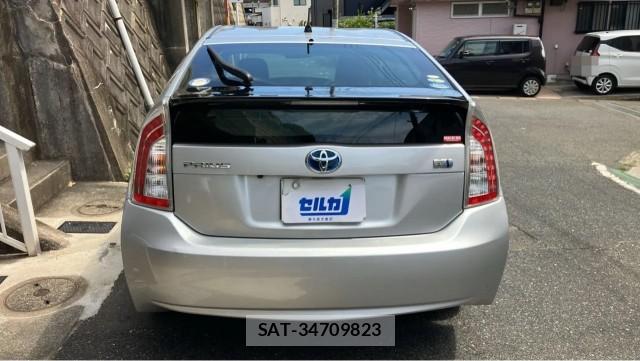 Toyota PRIUS 2015-10 8550309-1