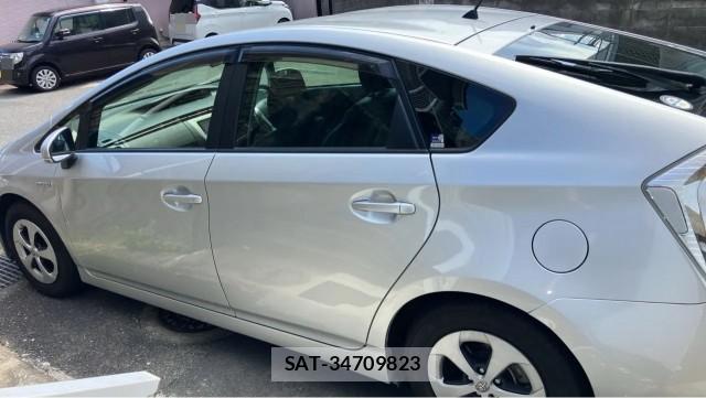 Toyota PRIUS 2015-10 8550309-10