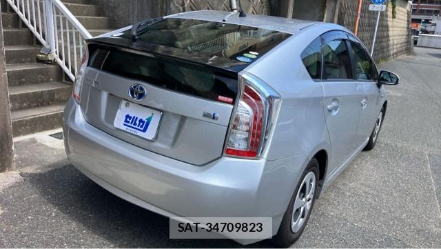 Toyota PRIUS 2015-10 8550309-12