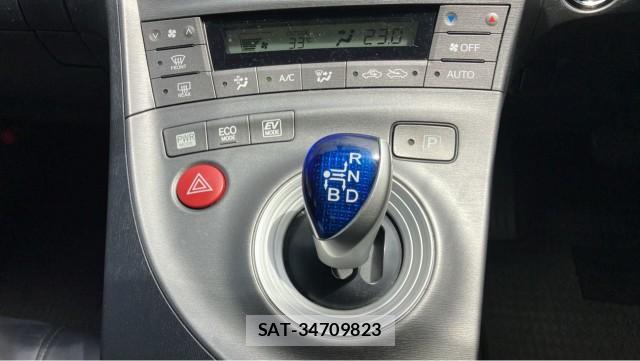 Toyota PRIUS 2015-10 8550309-14