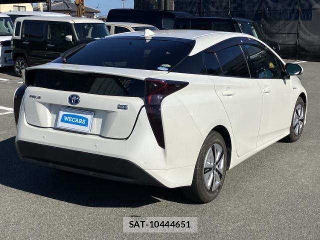 Toyota PRIUS 2016-07 8550550-2