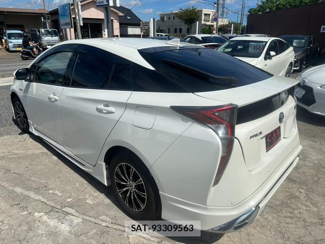 Toyota PRIUS 2016-06 8550668-16