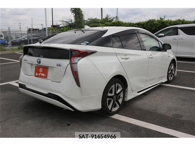 Toyota PRIUS 2016-08 8550753-11