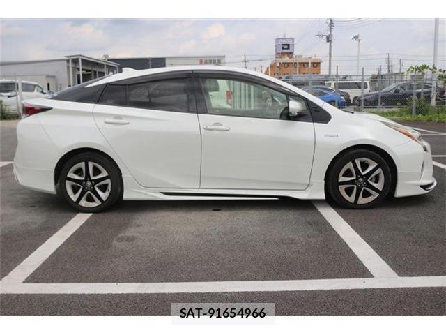 Toyota PRIUS 2016-08 8550753-12