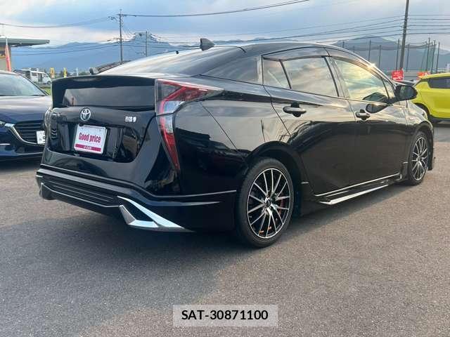 Toyota PRIUS 2016-04 8551064-13