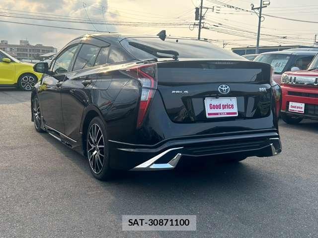 Toyota PRIUS 2016-04 8551064-14