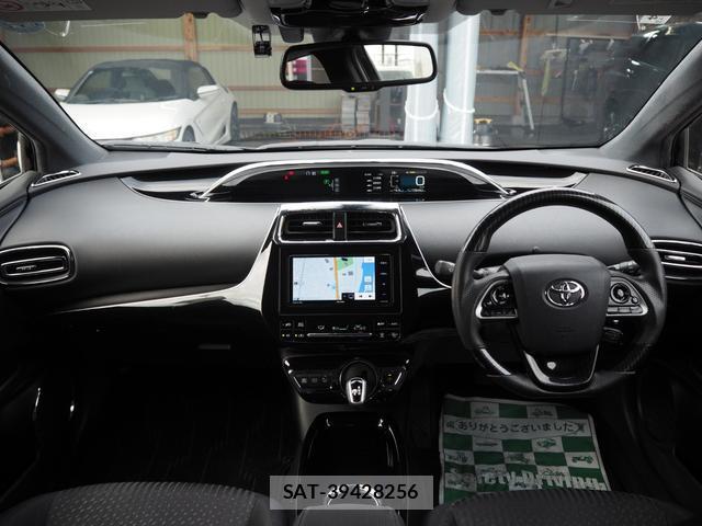 Toyota PRIUS 2018-04 8551168-1