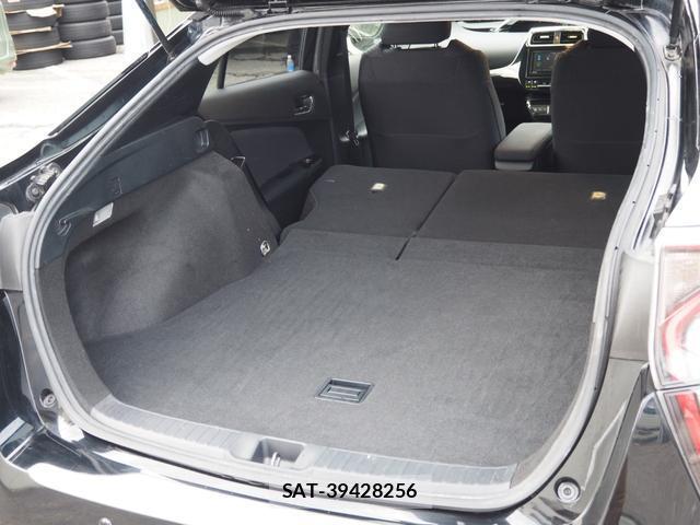 Toyota PRIUS 2018-04 8551168-10