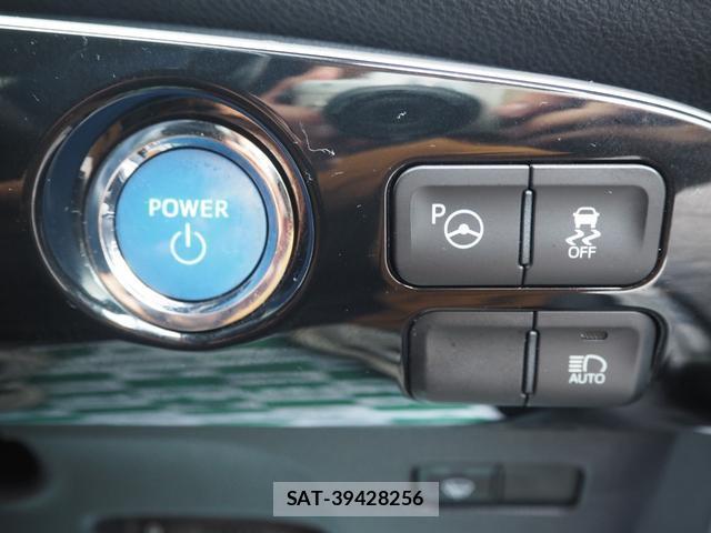 Toyota PRIUS 2018-04 8551168-15