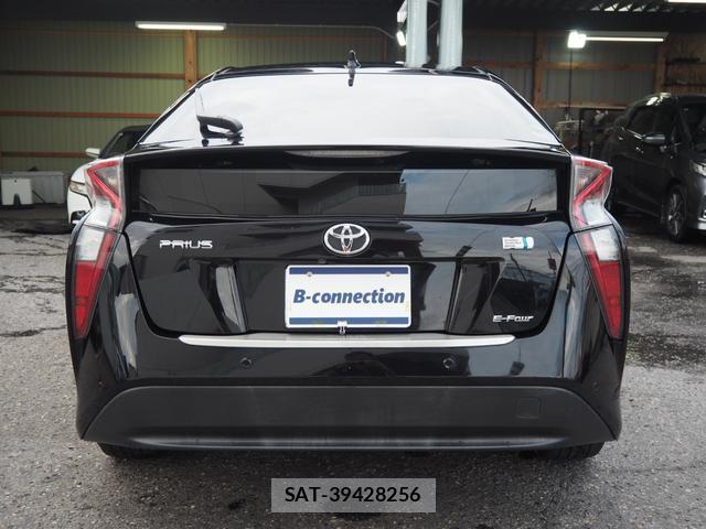 Toyota PRIUS 2018-04 8551168-4
