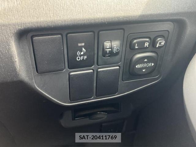 Toyota PRIUS 2014-04 8551452-16