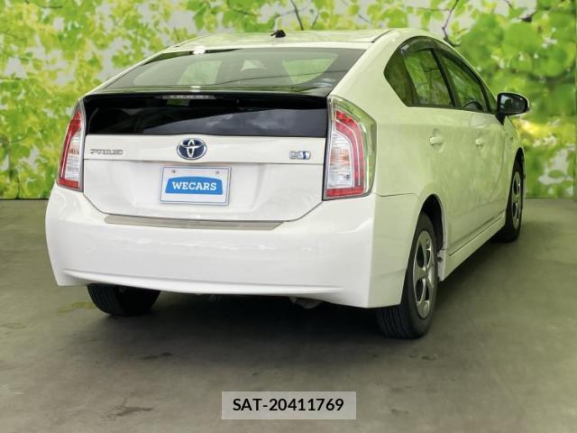 Toyota PRIUS 2014-04 8551452-2