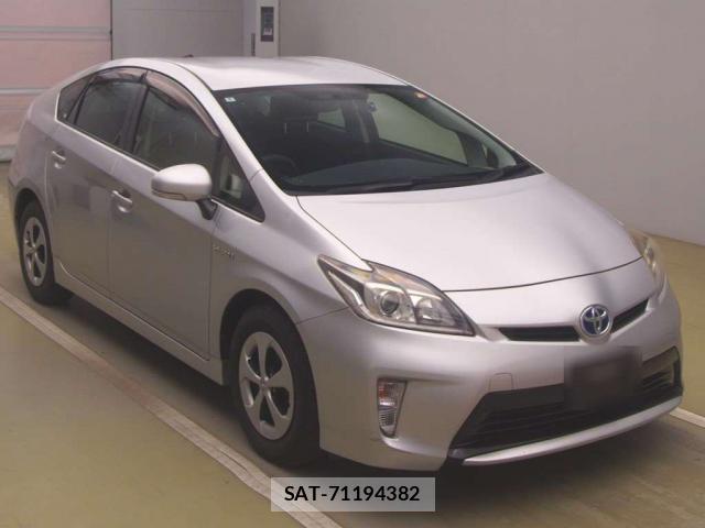 Toyota PRIUS 2014-11 8551475-3