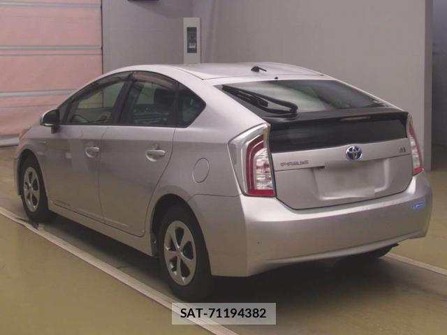 Toyota PRIUS 2014-11 8551475-4