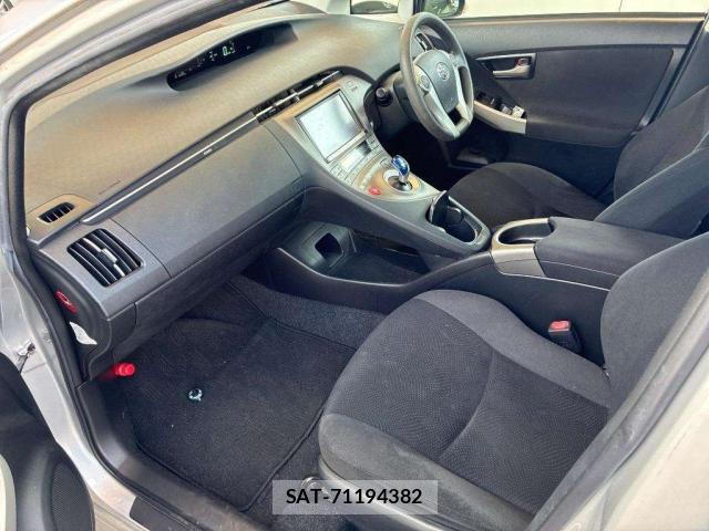 Toyota PRIUS 2014-11 8551475-5