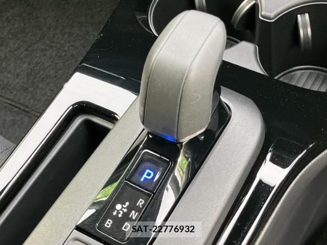 Toyota PRIUS 2023-09 8551478-17