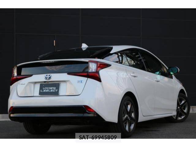 Toyota PRIUS 2021-06 8551817-1