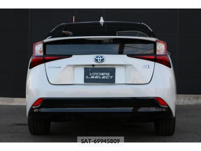 Toyota PRIUS 2021-06 8551817-14