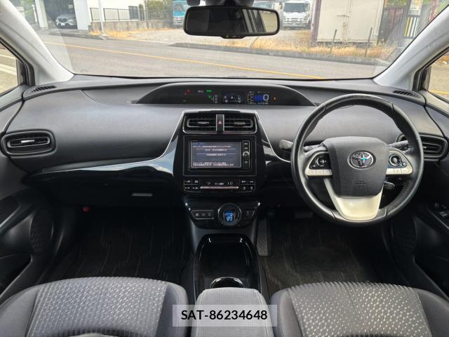 Toyota PRIUS 2018-03 8552129-2