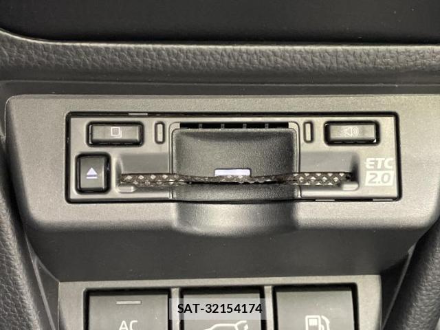 Toyota PRIUS 2023-11 8552280-17