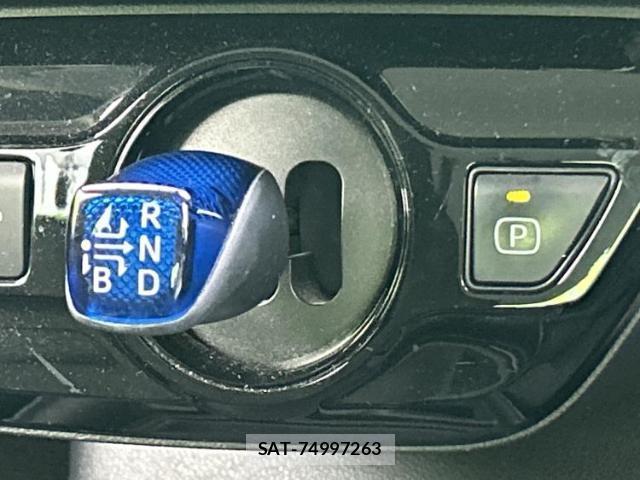 Toyota PRIUS 2019-07 8552397-17