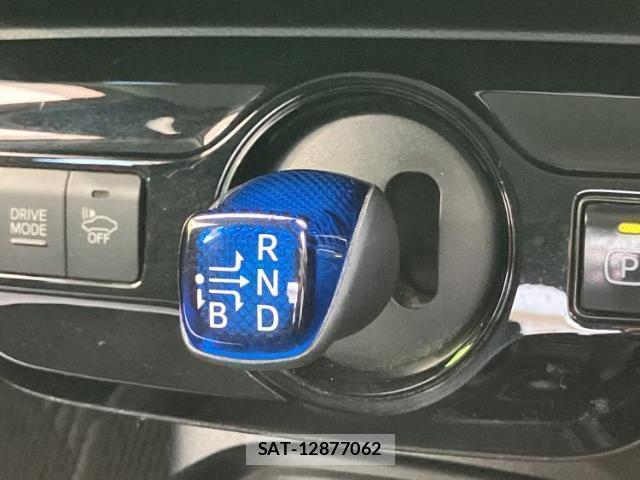 Toyota PRIUS 2019-06 8552430-16