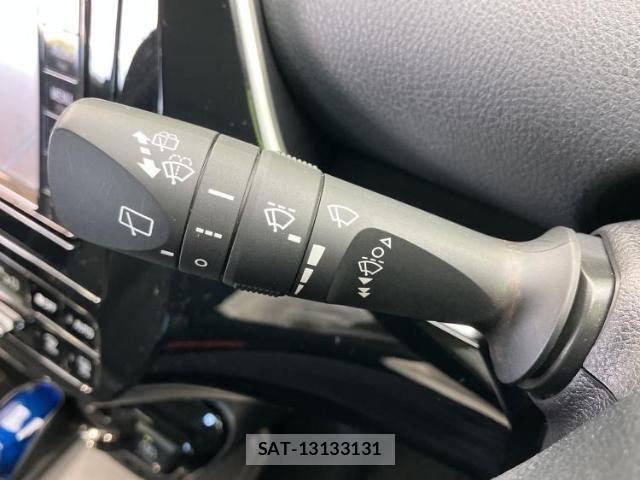 Toyota PRIUS 2019-07 8552612-15