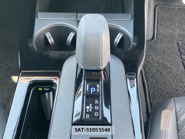 Toyota PRIUS 2023-05 8552695-17