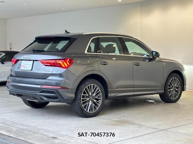 Audi Q3 2024-08 8548679-2