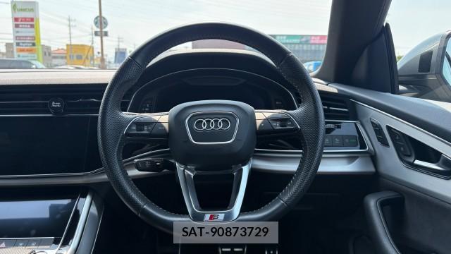 Audi Q8 2020-10 8550282-16