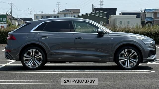 Audi Q8 2020-10 8550282-3