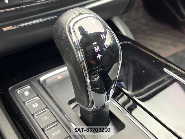 Maserati QUATTROPORTE 2016-12 8545756-11