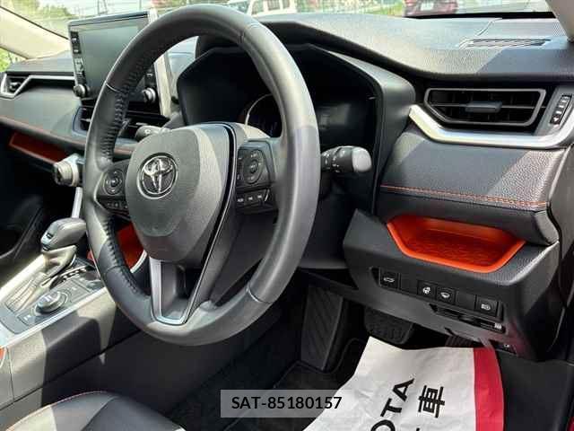 Toyota RAV4 2022-04 8547826-2