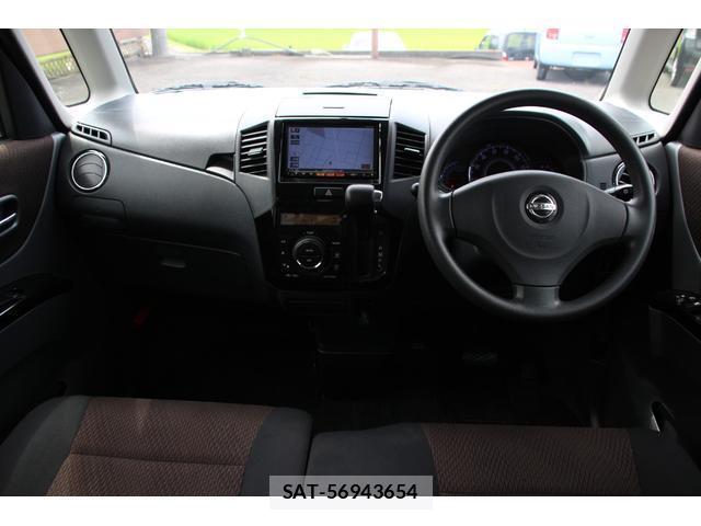 Nissan ROOX 2012-08 8547008-2