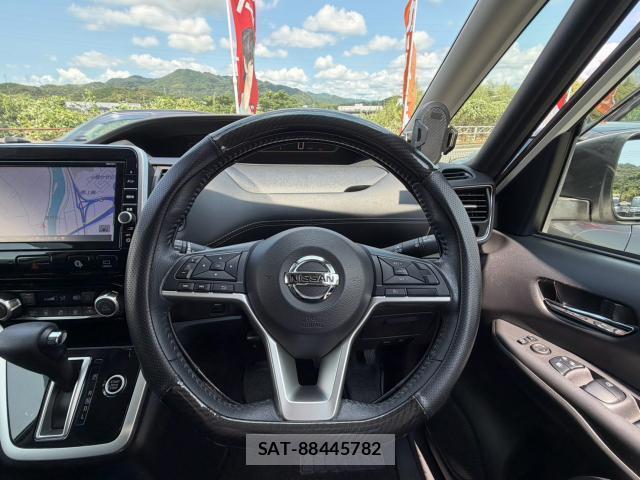 Nissan SERENA 2018-09 8546605-17