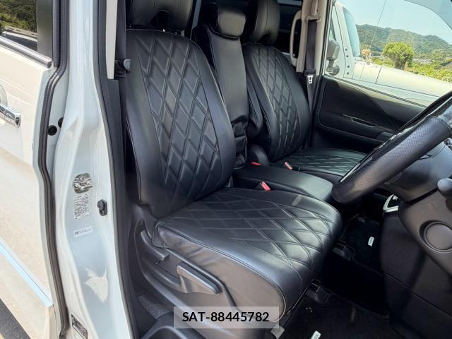 Nissan SERENA 2018-09 8546605-5