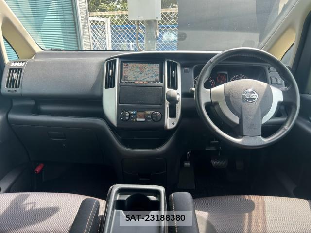 Nissan SERENA 2010-02 8547998-3