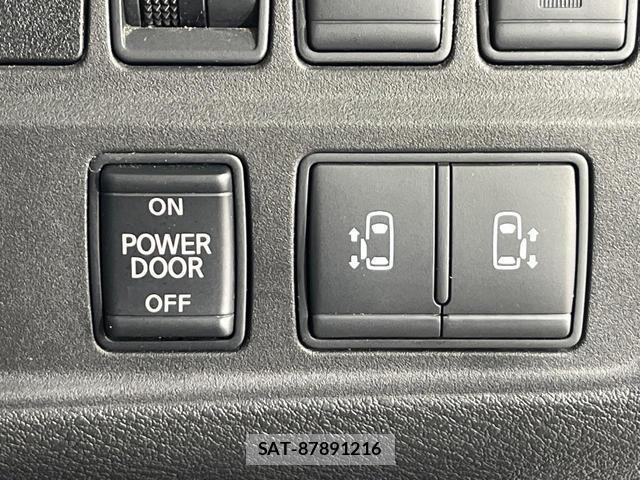 Nissan SERENA 2016-11 8548074-6