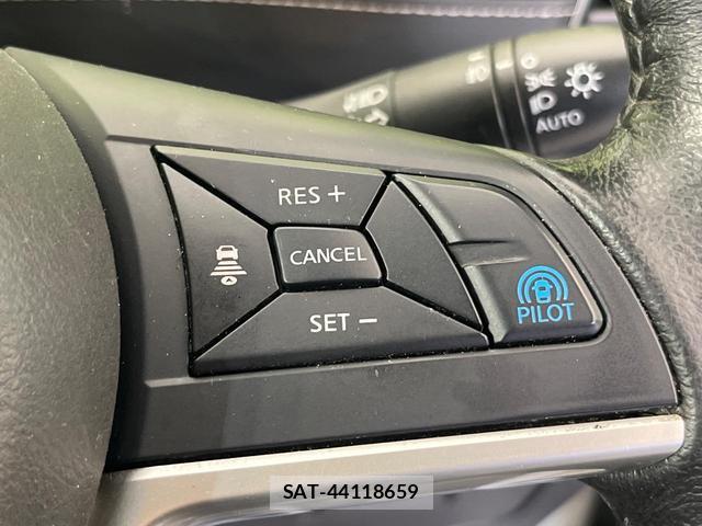 Nissan SERENA 2017-08 8548586-6