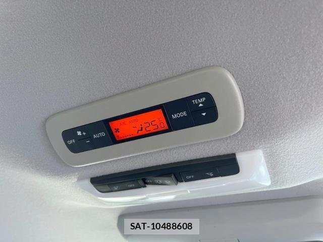 Nissan SERENA 2016-10 8549438-6