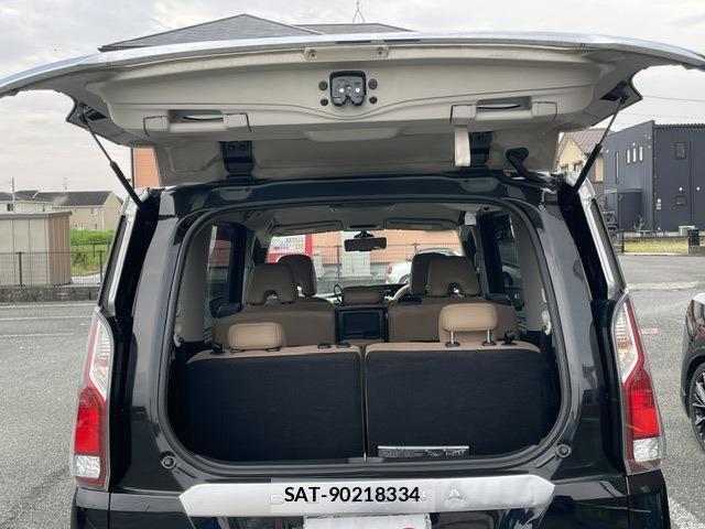Nissan SERENA 2017-01 8550933-17
